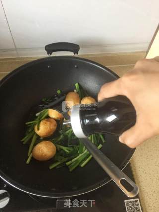 香葱烧虎皮鸡蛋的做法步骤：8