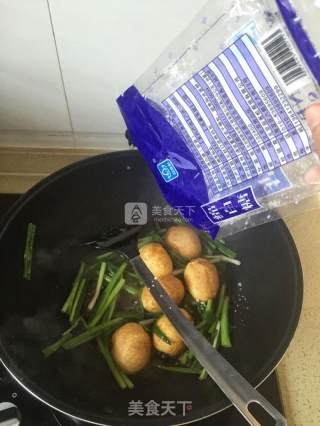 香葱烧虎皮鸡蛋的做法步骤：9