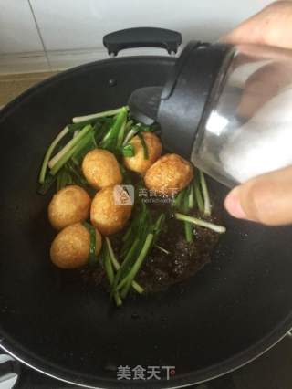 香葱烧虎皮鸡蛋的做法步骤：10