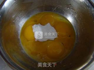 百香果萨瓦林戚风的做法步骤：2
