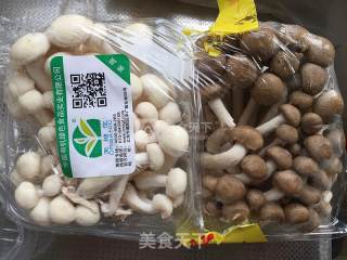 蟹味菇肉丝面的做法步骤：2