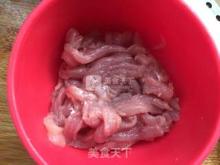 蟹味菇肉丝面的做法步骤：3