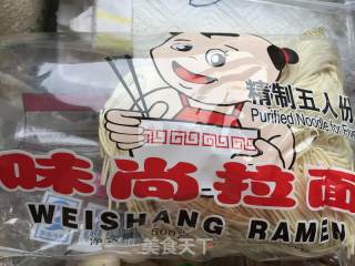 蟹味菇肉丝面的做法步骤：6