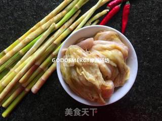 米饭必杀技--舌尖上细嫩的抵抗笋炒泡菜的做法步骤：1
