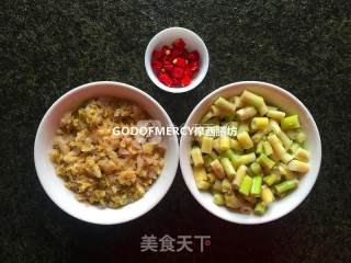 米饭必杀技--舌尖上细嫩的抵抗笋炒泡菜的做法步骤：3