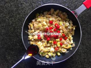 米饭必杀技--舌尖上细嫩的抵抗笋炒泡菜的做法步骤：8