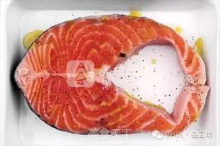 三文鱼鱼排的做法步骤：1