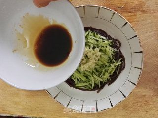 凉拌蕨根粉的做法步骤：7