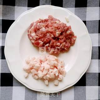 焖饭的做法步骤：1