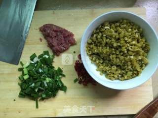 酸豆角炒肉末的做法步骤：1