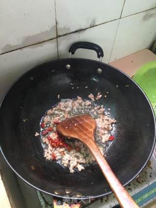 酸豆角炒肉末的做法步骤：4