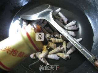 豆豉炒钉螺的做法步骤：2