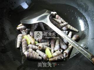 豆豉炒钉螺的做法步骤：5