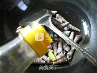 豆豉炒钉螺的做法步骤：6