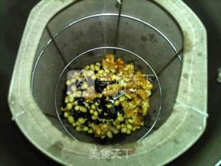 核桃黑米豆浆的做法步骤：4