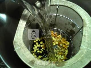 核桃黑米豆浆的做法步骤：5