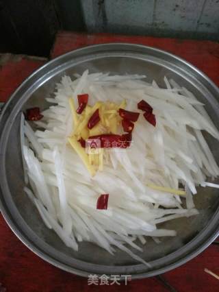 干锅白胡子牛肉的做法步骤：1