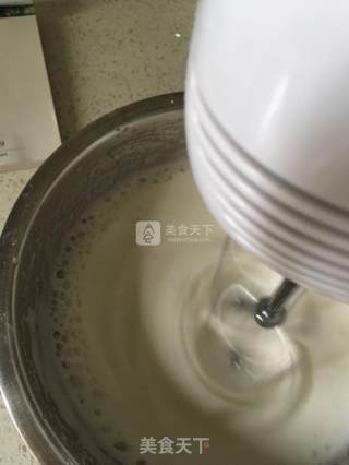 六寸戚风蛋糕的做法步骤：2