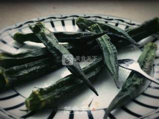 盐烤秋葵的做法步骤：3