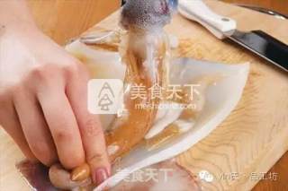 鱿鱼辣白菜火锅的做法步骤：1