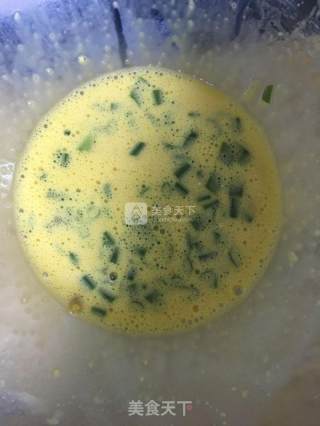 酸菜鸡蛋饼的做法步骤：3