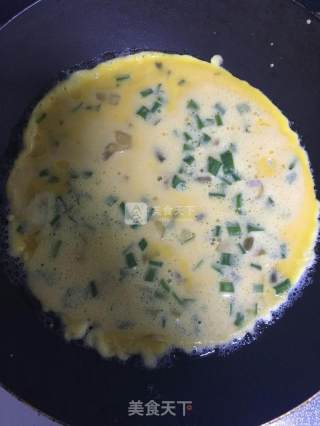 酸菜鸡蛋饼的做法步骤：6