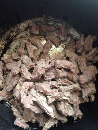 香辣牛肉干的做法步骤：1