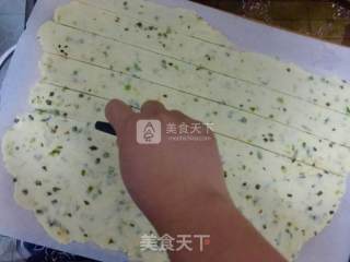 嘎嘣脆的香葱苏打饼干的做法步骤：2
