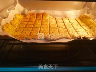 嘎嘣脆的香葱苏打饼干的做法步骤：4