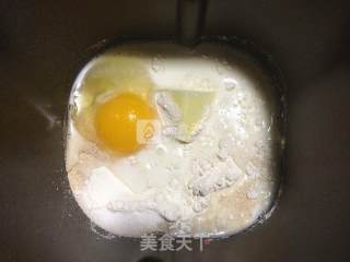 草莓奶酥菠萝包的做法步骤：1
