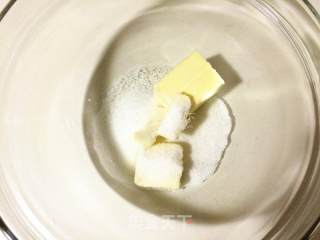 草莓奶酥菠萝包的做法步骤：2