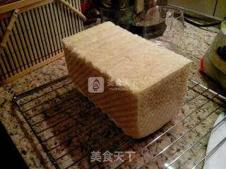 鸡蛋、培根、生菜三明治的做法步骤：1