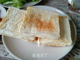 鸡蛋、培根、生菜三明治的做法步骤：2
