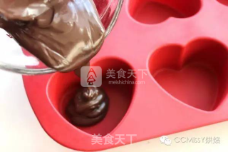 花生酱夹心巧克力的做法步骤：2