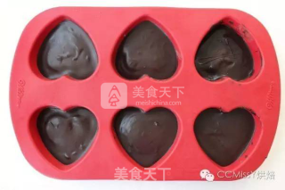 花生酱夹心巧克力的做法步骤：10