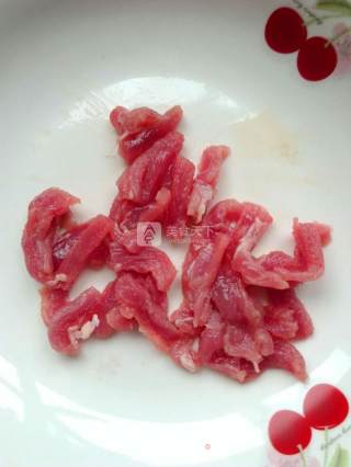 莴笋丝炒肉的做法步骤：2