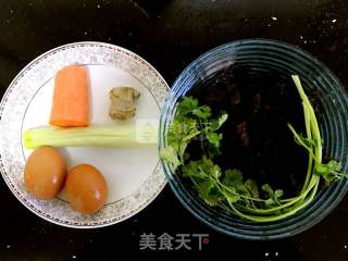 木耳炒鸡蛋的做法步骤：2