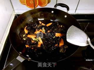 木耳炒鸡蛋的做法步骤：7