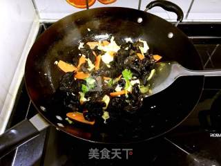 木耳炒鸡蛋的做法步骤：10