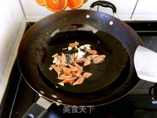 腊肉炒蚕豆的做法步骤：7