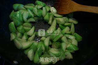 丝瓜炒鸡蛋的做法步骤：8