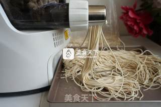 肉丝圆白菜炒面的做法步骤：1