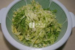 肉丝圆白菜炒面的做法步骤：4