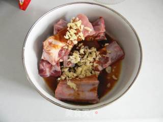 蒜香烤排骨的做法步骤：3