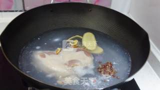 香辣红油棒棒鸡的做法步骤：1
