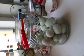 翻沙流油的五香盐蛋（咸鸭蛋）的做法步骤：7