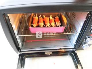 金针菇鸡肉卷的做法步骤：8