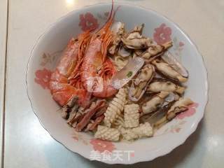 海鲜面的做法步骤：6