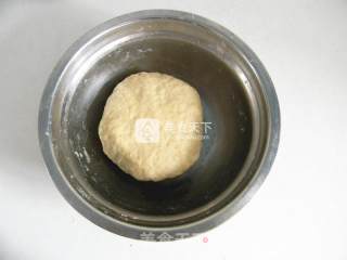 红肠蔬菜披萨的做法步骤：3