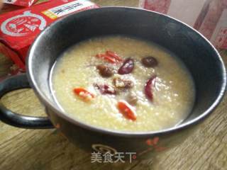 枸杞，桂圆，红枣小米粥的做法步骤：1